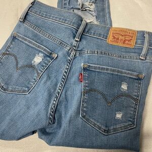 Levi's Women's Blue Jeans high rise super skinny, size 27